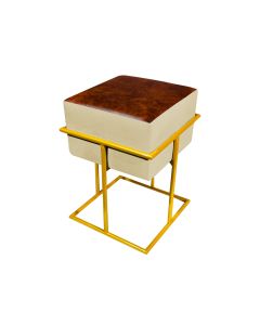 Puff Decorativo Quadrado Base de Ferro Dourada Tecido Veludo Bege com Corano Ocre